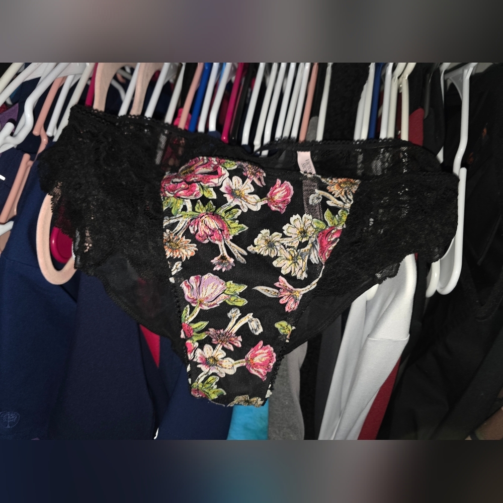 Victoria's Secret Black Lace Cheekini Tanga